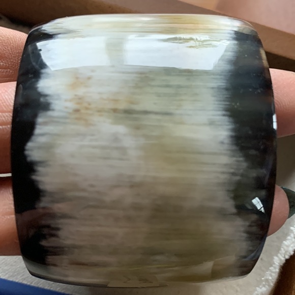 Gorgeous Buffalo horn 2 inch bracelet - Picture 5 of 5